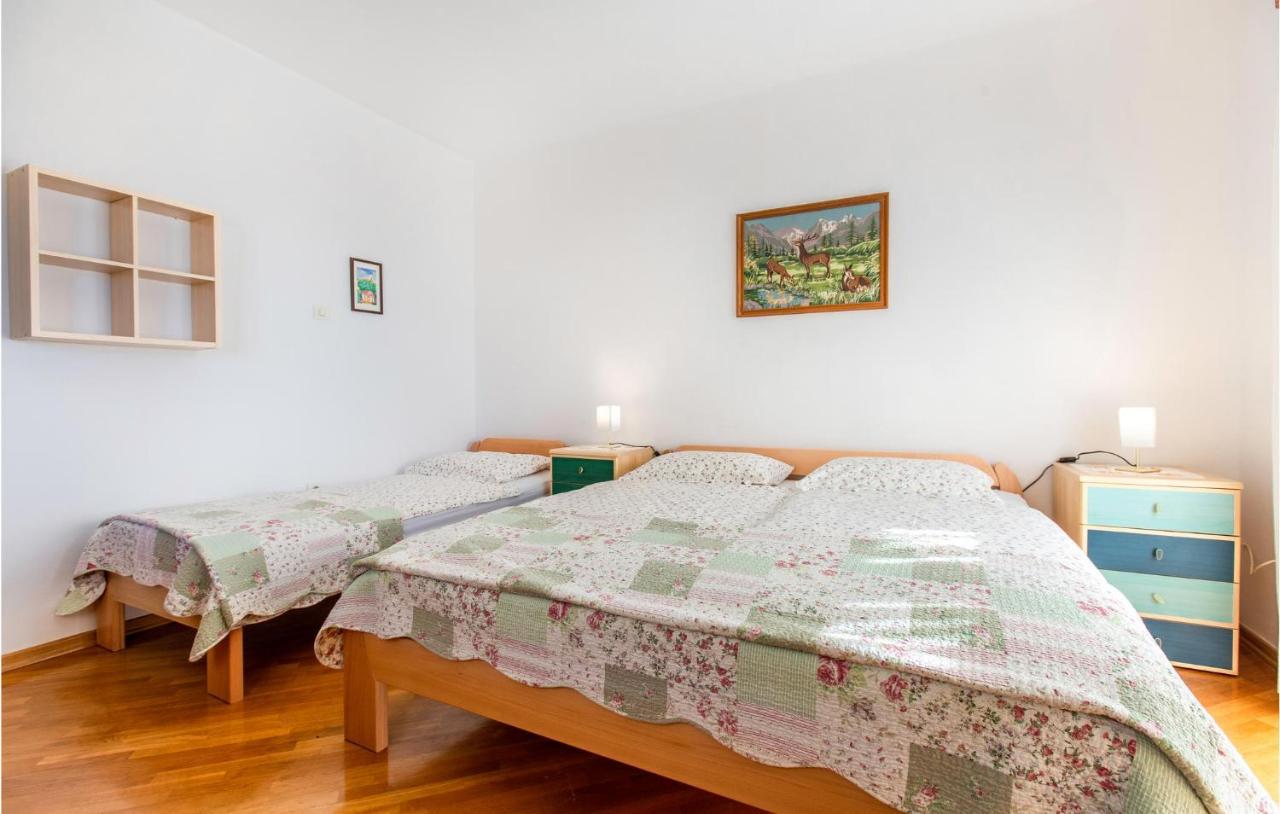 Apartmán 1 Bedroom Awesome In
